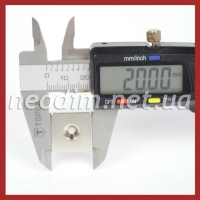 Магнит под потай 20x20x3mm 7/3 х 1 отвер.