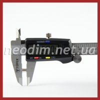 Магнит диск D5x6mm в штангенциркуле